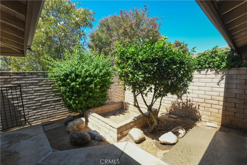 5468 Apricot Lane photo 4