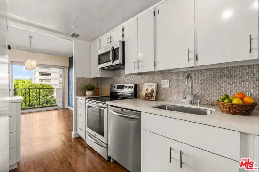 10450 Wilshire Boulevard #4G photo 23