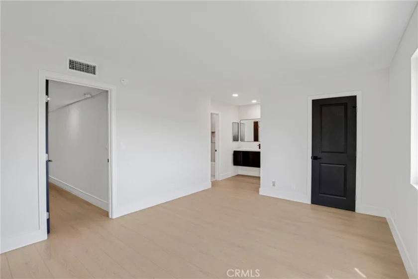 17150 Burbank #23 photo 22