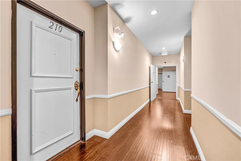 17914 Magnolia Boulevard #210 photo 3