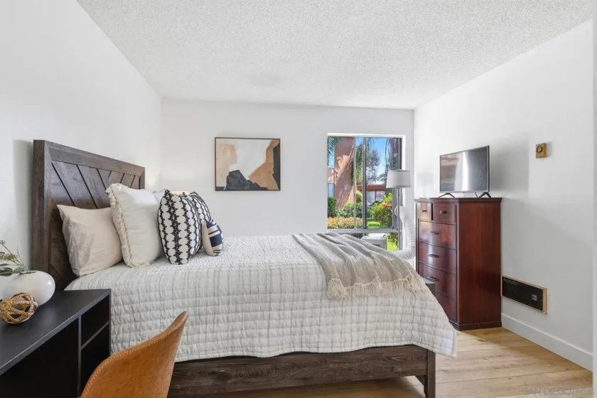 1051 Rock Springs #120 photo 3