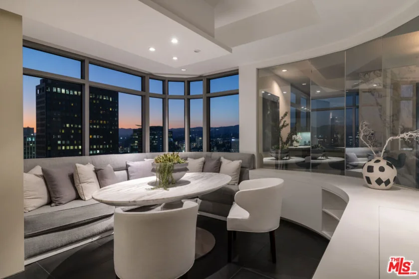 10800 Wilshire Boulevard #1501 photo 9