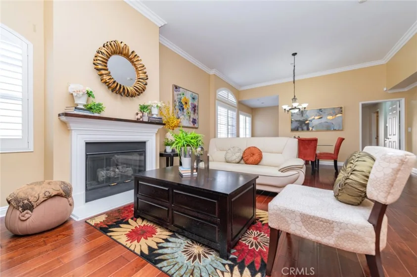 610 S Wilton Place #402 photo 1