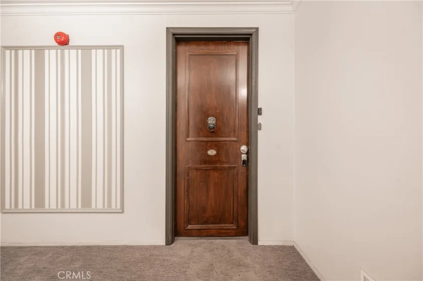 11560 Moorpark Street #204 photo 2