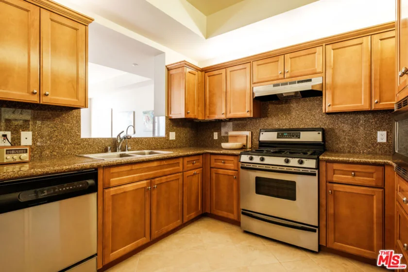 1176 Wellesley Avenue #PH2 photo 16