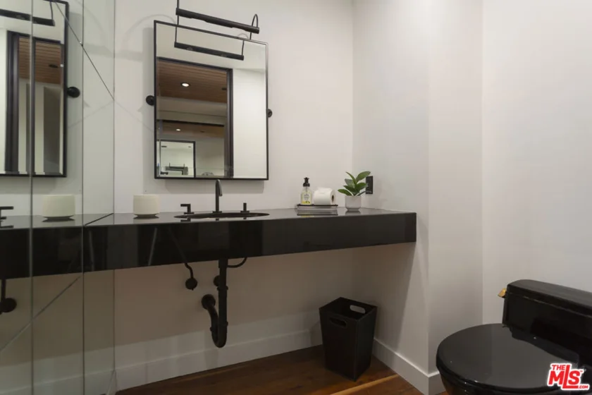 10660 Wilshire Boulevard #1207 photo 23