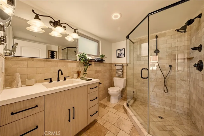 14702 Magnolia Boulevard #105 photo 12