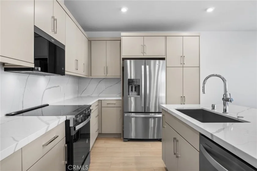 669 S Lyon Street photo 22