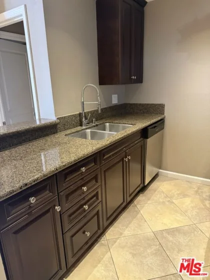 7320 Hawthorn Avenue #106 photo 20