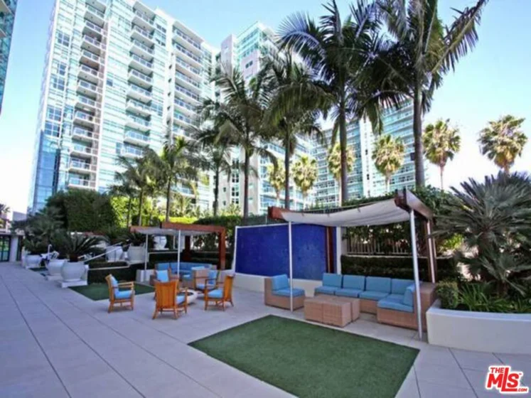 13700 Marina Pointe Drive #1526 photo 20