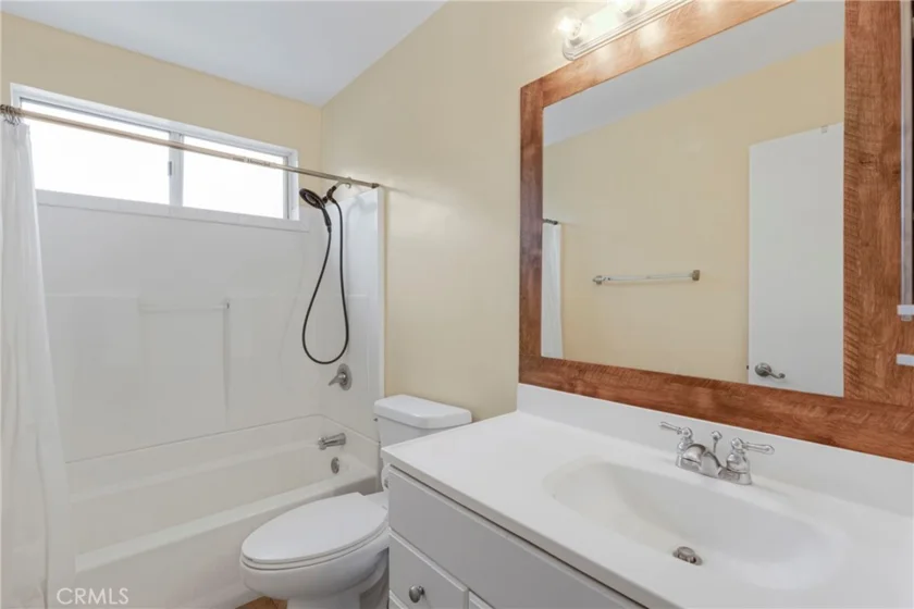 20214 Cohasset Street #16 photo 11