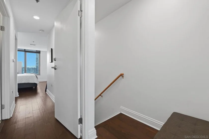 425 W Beech #1702 photo 23