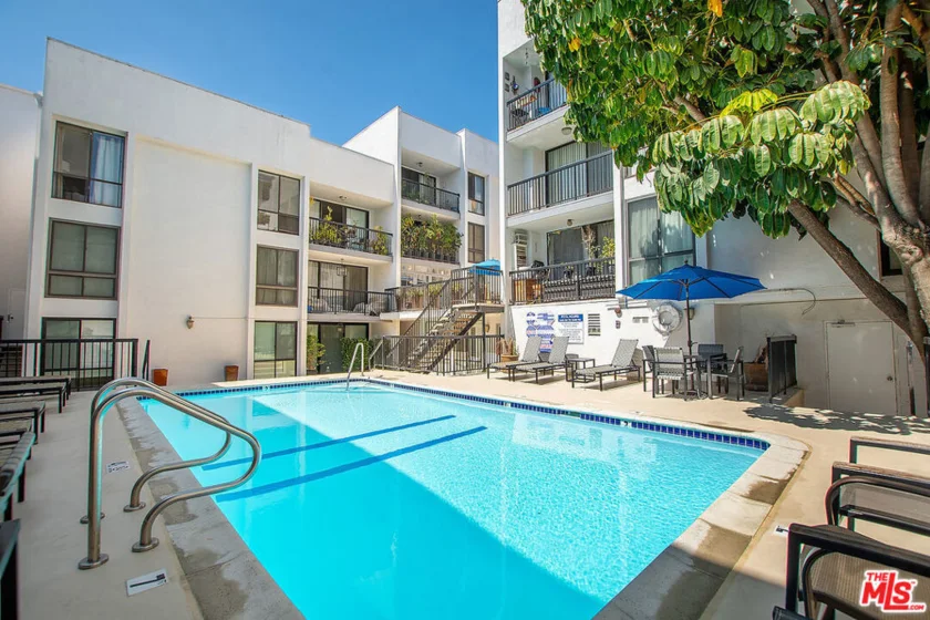 906 N Doheny Drive #510 photo 36