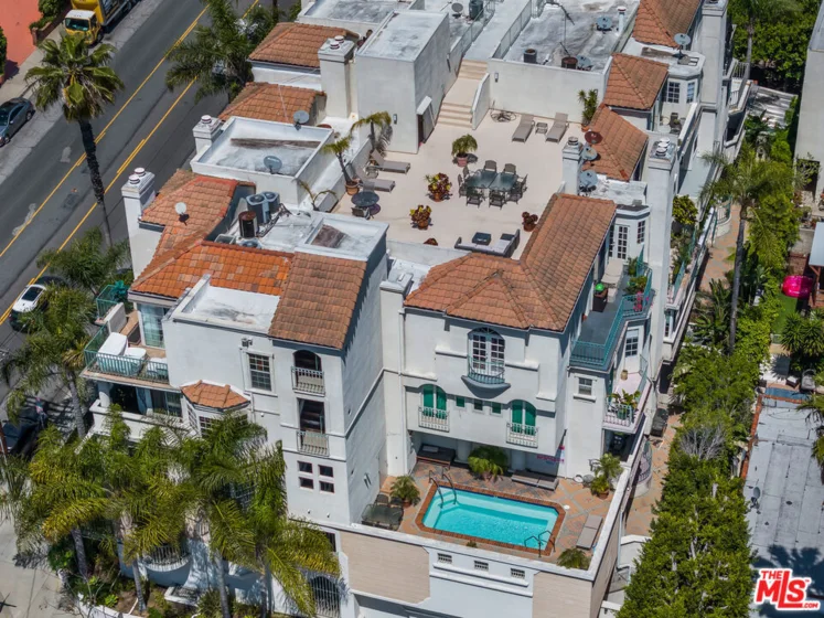 960 N Doheny Drive #301 photo 3