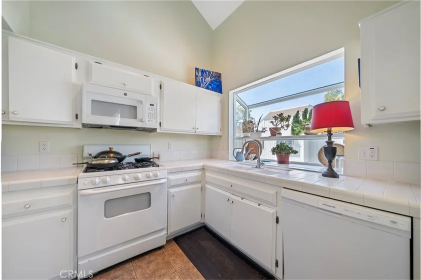 15732 S B #A photo 24
