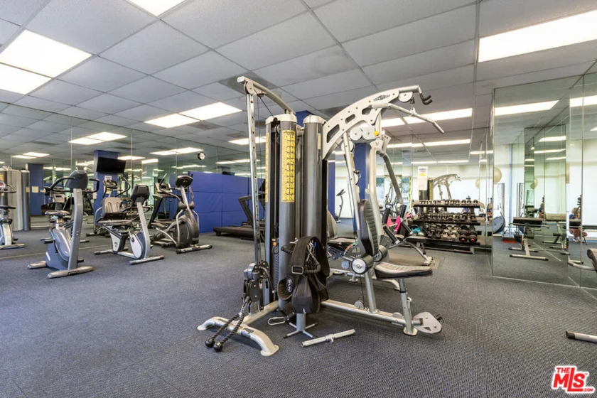 10450 Wilshire Boulevard #4F photo 17