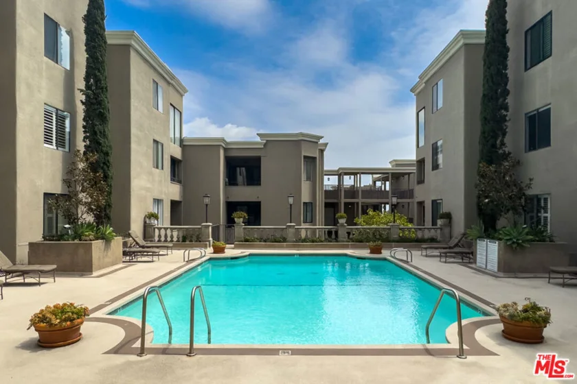 8455 Fountain Avenue #518 photo 22