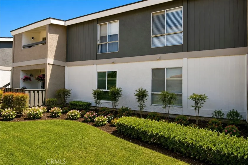 2827 S Fairview Street #G photo 2
