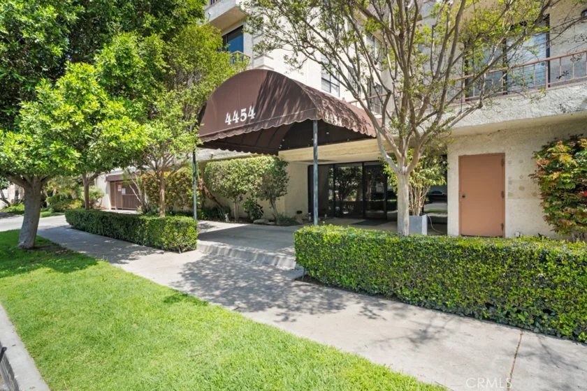 4454 Ventura Canyon Avenue #307 photo 1
