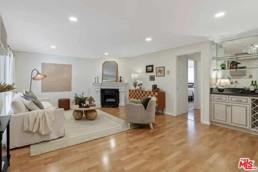 837 N West Knoll Drive #109 photo 1