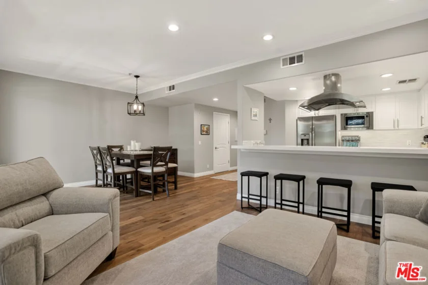 1426 N Laurel Avenue #110 photo 6
