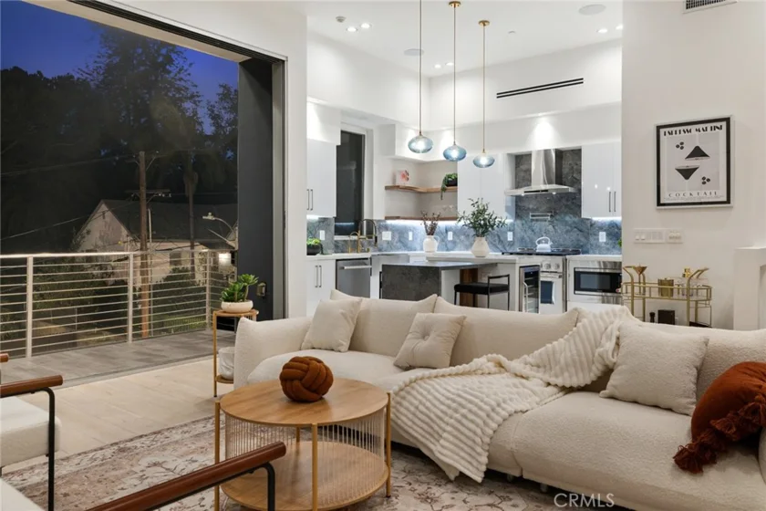 2311 Cove photo 3