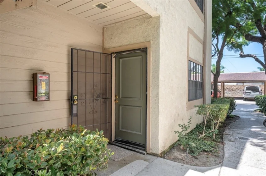 10530 N Lakeside Drive #G photo 6