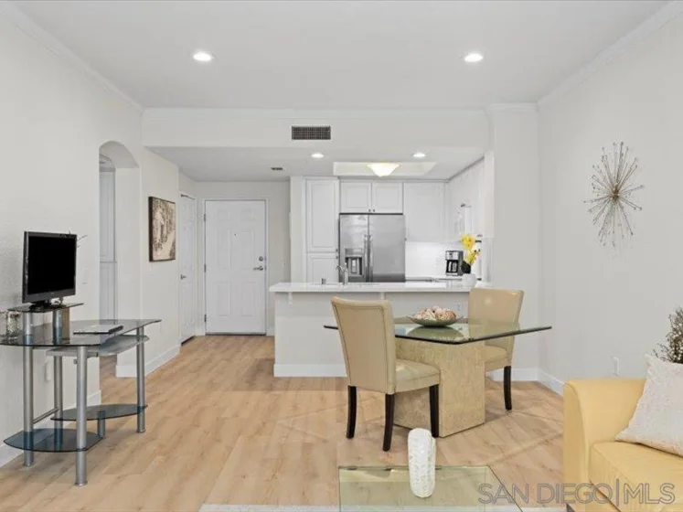 9237 Regents Road ##K101 photo 8