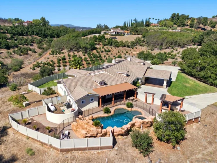 43821 Shady Creek photo 2