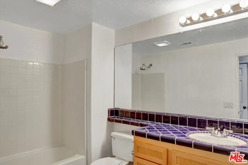 630 E Walnut Street photo 23