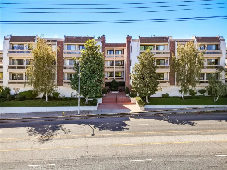 17140 Burbank #207 photo 32