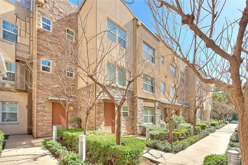 249 E Jeanette Lane photo 1