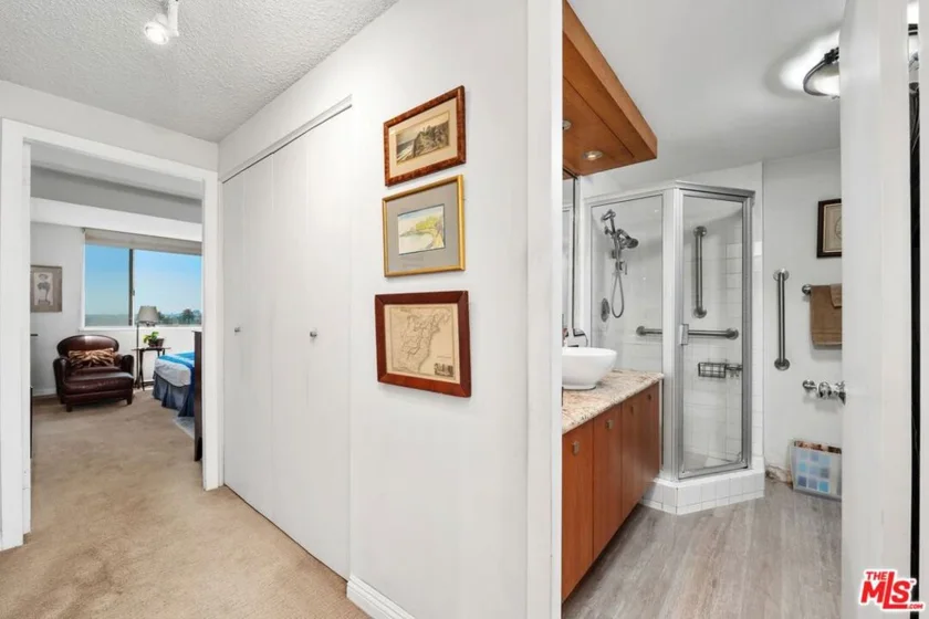 818 N Doheny Drive #606 photo 14