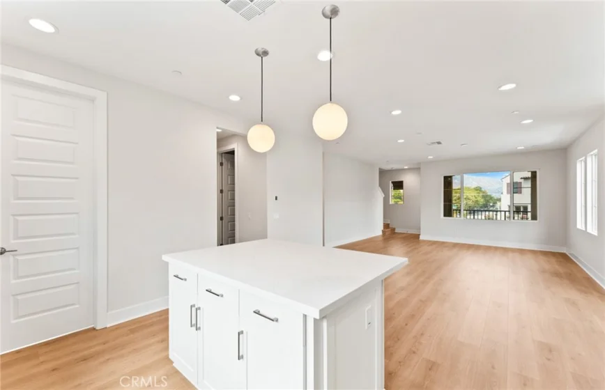 100 Pickwick Lane photo 15