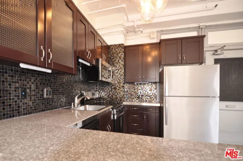 215 W 7th Street #907 photo 4