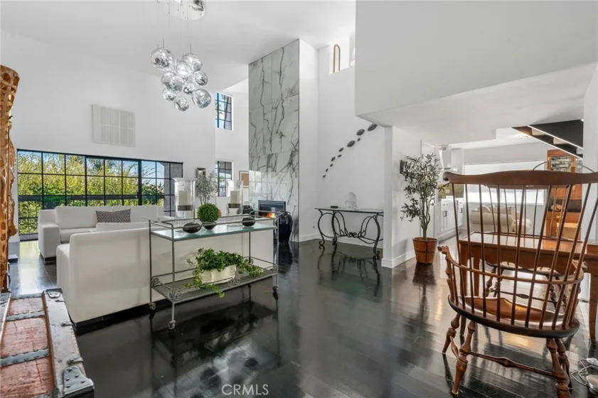 5339 Lindley Avenue #304 photo 1