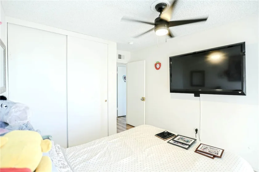 1400 W Warner photo 18