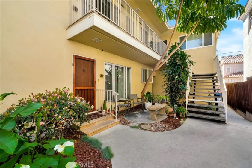 2204 E 1st Street #4 photo 1