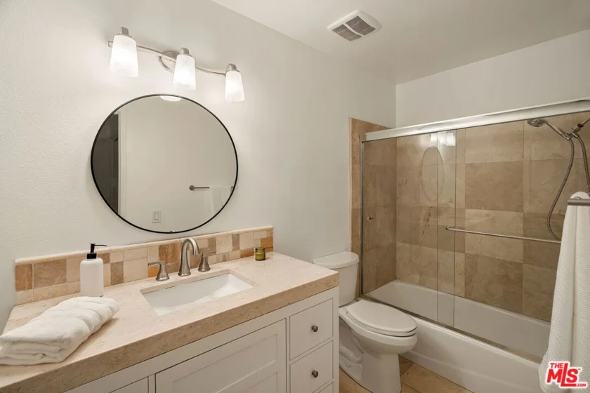 621 S Barrington Avenue #110 photo 14