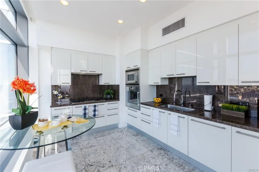 900 W Olympic Boulevard #36B photo 6