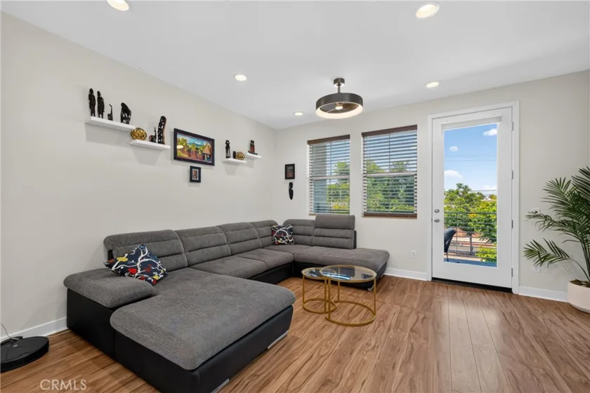 4810 Long Beach photo 9