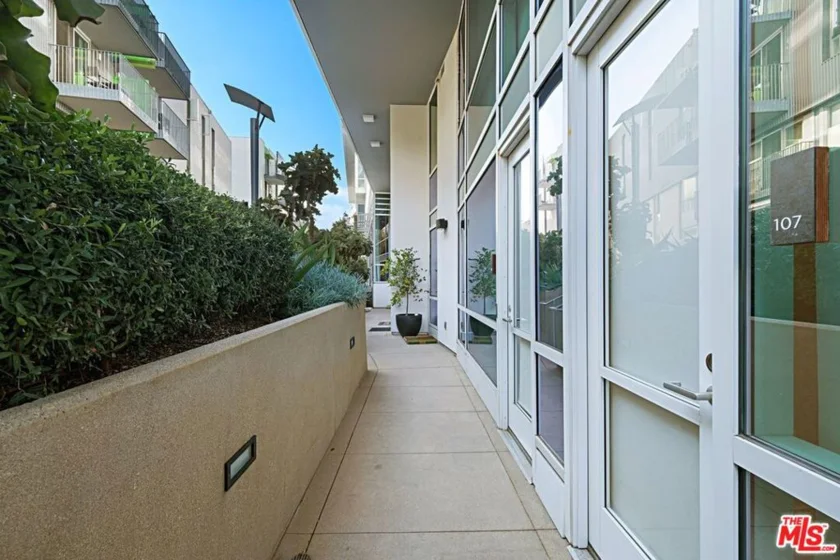 1705 Ocean Avenue ##107 photo 3