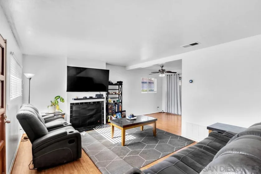 748 N Mollison Ave Unit A photo 35