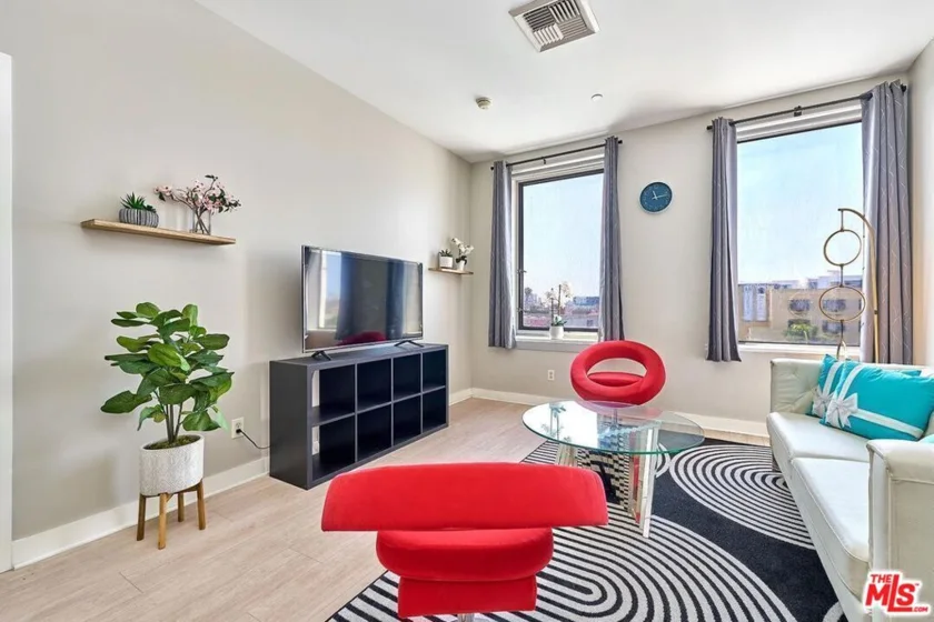 3810 Wilshire Boulevard #408 photo 33