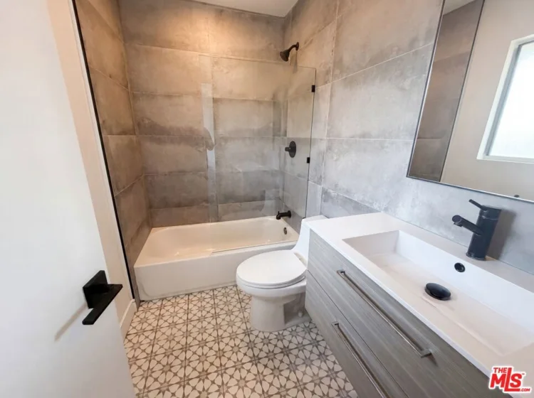 7300 Corbin Avenue #M photo 12