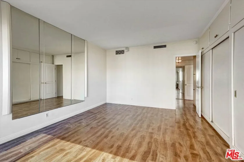 10450 Wilshire Boulevard #4F photo 16
