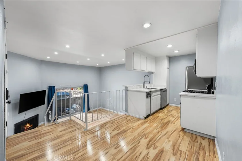5500 Lindley #106 photo 6