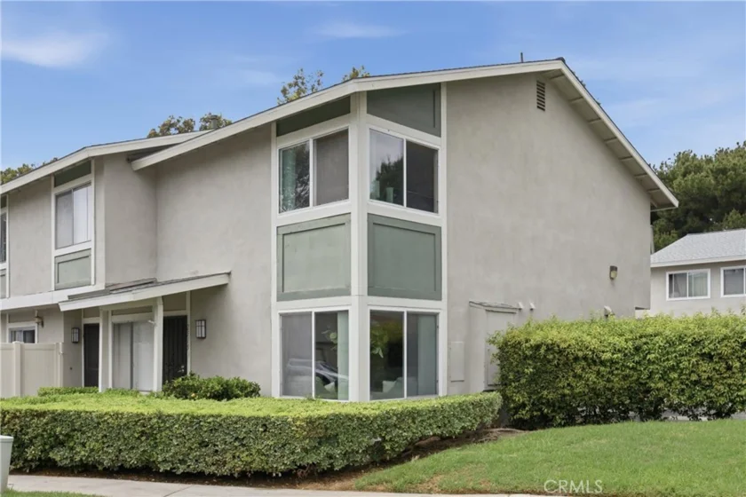 2515 S. Laurelwood photo 2