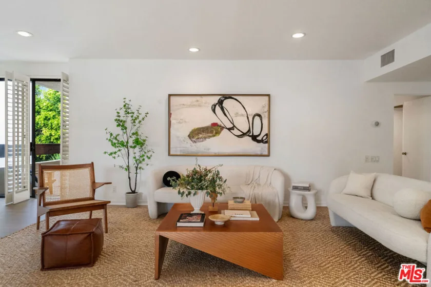 814 S Amherst Avenue #202 photo 1