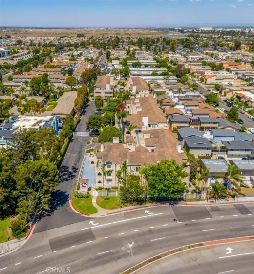 4561 Warner photo 29